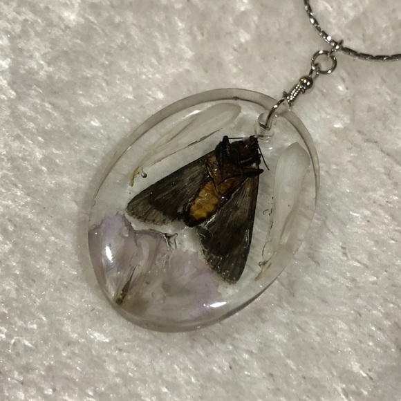 Handmade UV Resin Moth / Flower Necklace - Picture 16 of 16